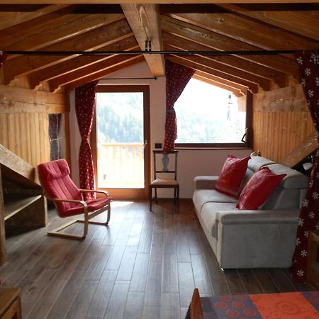 Ampia Mansarda Con Vista Panoramica Cir 163 Apartman La Salle Kültér fotó